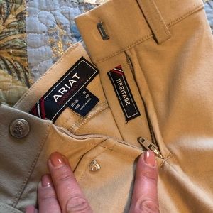NWOT Ariat Heritage girl’s jodhpurs size 10